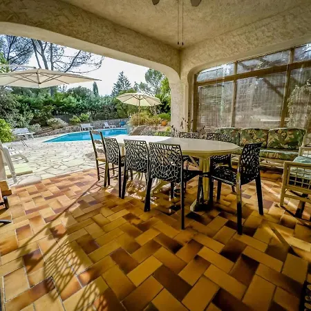 La Provencale Nyaraló